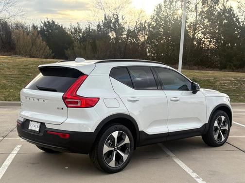 2026 Volvo XC40 B5 Plus
