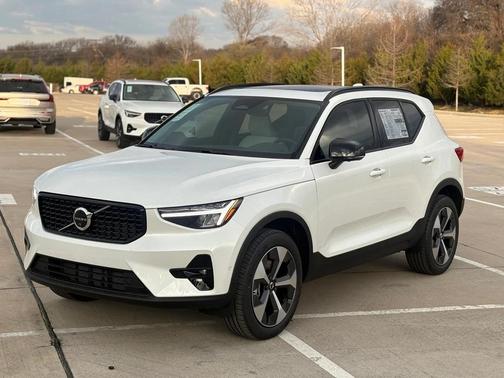 2026 Volvo XC40 B5 Plus