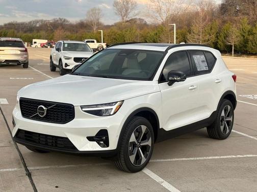 2026 Volvo XC40 B5 Plus