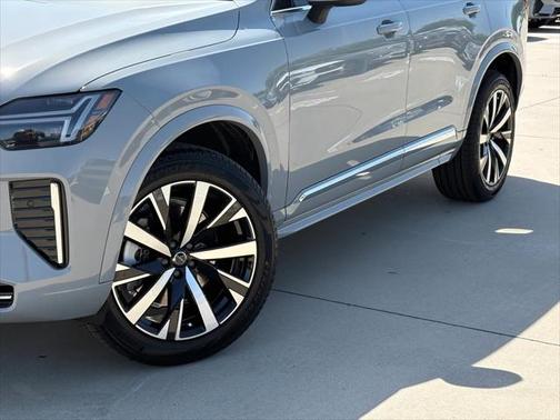 2025 Volvo XC90 B5 (2025.5) Core