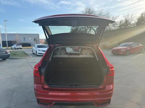 2023 Volvo XC60 B5 Plus Dark Theme