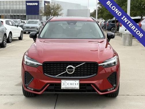 2023 Volvo XC60 B5 Plus Dark Theme