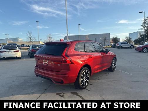 2023 Volvo XC60 B5 Plus Dark Theme