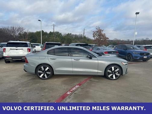 2024 Volvo S60 Recharge Plug-In Hybrid T8 Plus Dark Theme