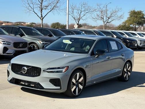 2024 Volvo S60 Recharge Plug-In Hybrid T8 Plus Dark Theme
