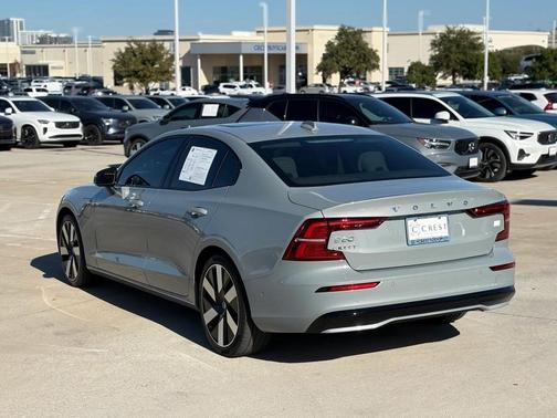 2024 Volvo S60 Recharge Plug-In Hybrid T8 Plus Dark Theme