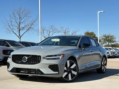 2024 Volvo S60 Recharge Plug-In Hybrid T8 Plus Dark Theme