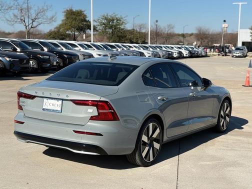 2024 Volvo S60 Recharge Plug-In Hybrid T8 Plus Dark Theme