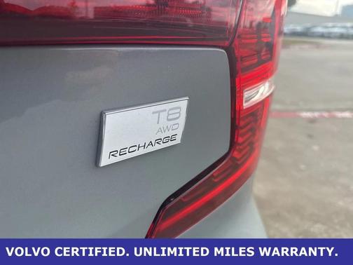 2024 Volvo S60 Recharge Plug-In Hybrid T8 Plus Dark Theme