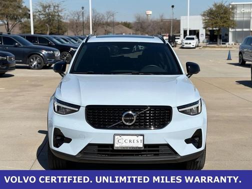 2025 Volvo XC40 B5 Plus Dark Theme