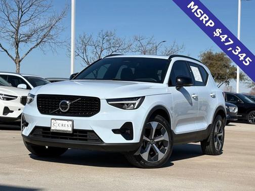 2025 Volvo XC40 B5 Plus Dark Theme