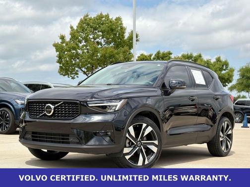 Onyx Black Metallic 2024 Volvo XC40 B5 Plus Dark Theme