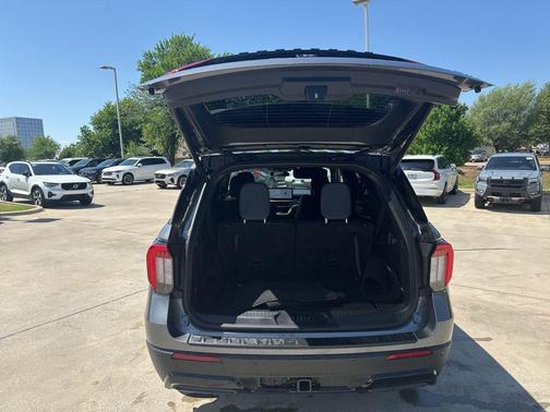 Carbonized Gray Metallic 2025 Ford Explorer ST-Line