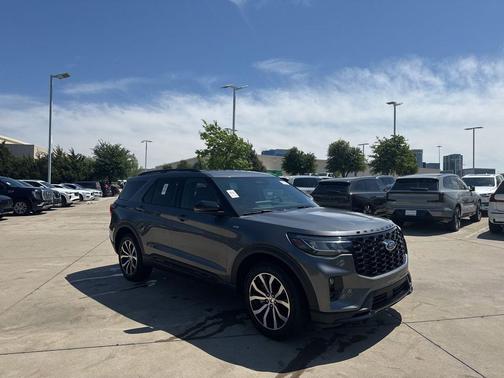 Carbonized Gray Metallic 2025 Ford Explorer ST-Line