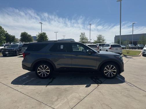 Carbonized Gray Metallic 2025 Ford Explorer ST-Line