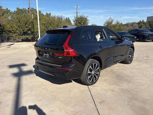 2024 Volvo XC60 B5 Plus Dark Theme