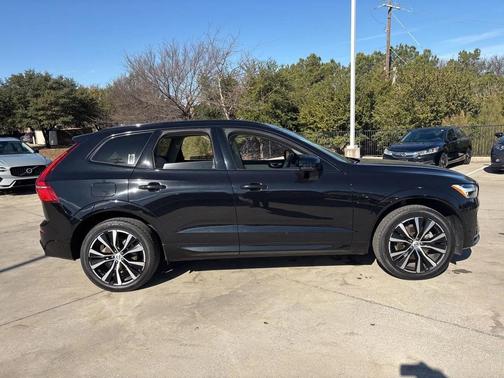 2024 Volvo XC60 B5 Plus Dark Theme