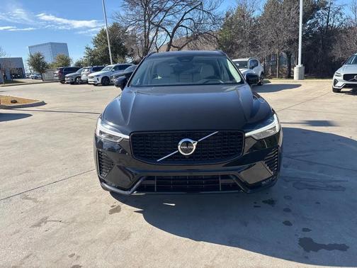 2024 Volvo XC60 B5 Plus Dark Theme