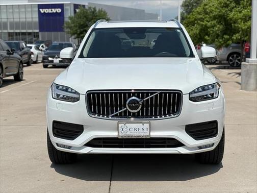 2022 Volvo XC90 T6 Momentum