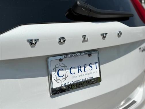 2022 Volvo XC90 T6 Momentum