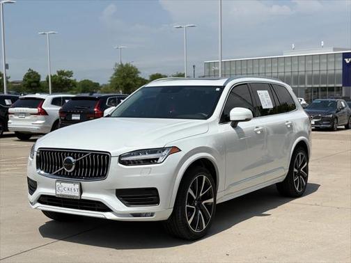 2022 Volvo XC90 T6 Momentum