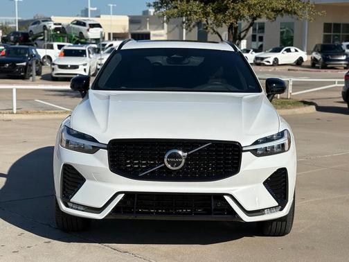 2024 Volvo XC60 B5 Plus Dark Theme