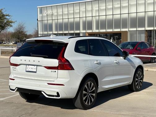 2024 Volvo XC60 B5 Plus Dark Theme