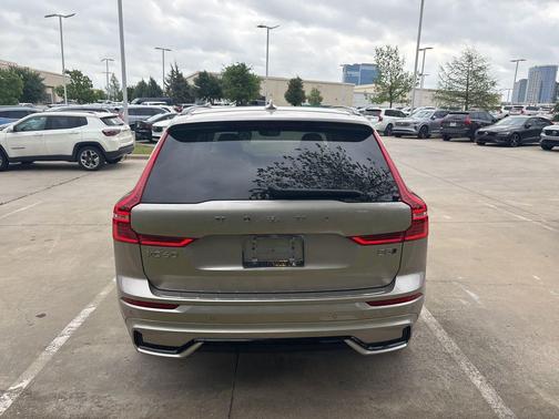 Bright Dusk Metallic 2024 Volvo XC60 B5 Plus Dark Theme