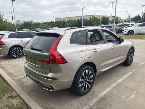 Bright Dusk Metallic 2024 Volvo XC60 B5 Plus Dark Theme