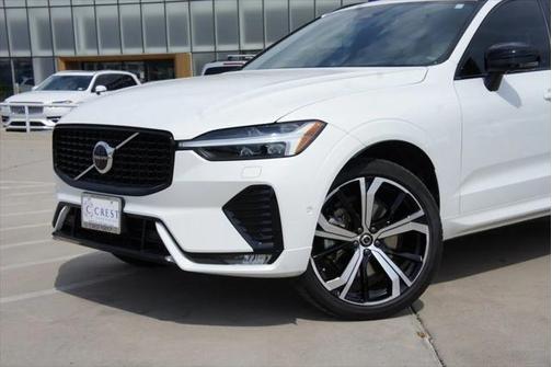 2022 Volvo XC60 B6 R-Design