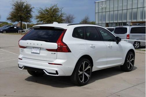 2022 Volvo XC60 B6 R-Design
