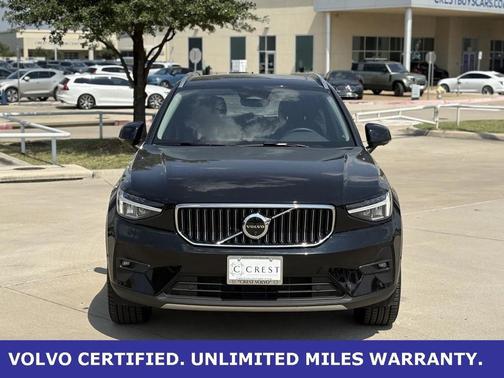 2025 Volvo XC40 B5 Plus Bright Theme