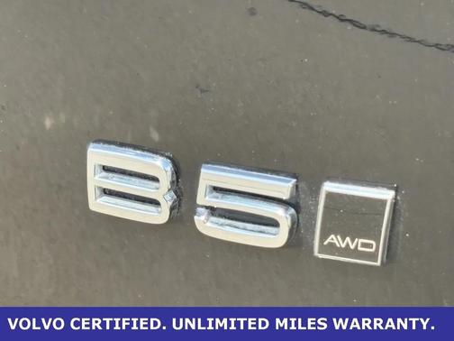 2025 Volvo XC40 B5 Plus Bright Theme