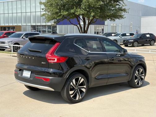 2025 Volvo XC40 B5 Plus Bright Theme