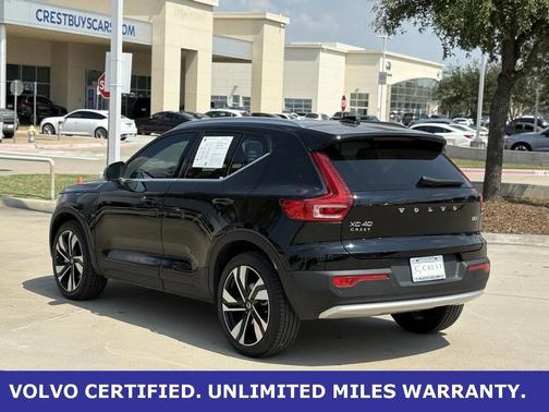 2025 Volvo XC40 B5 Plus Bright Theme