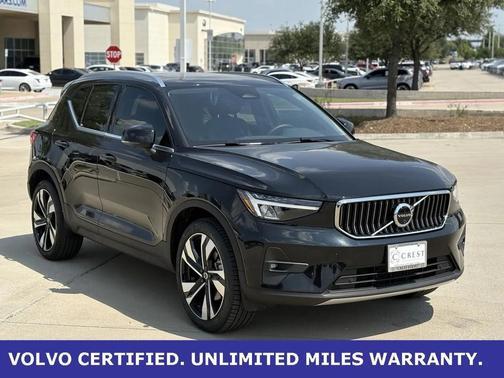 2025 Volvo XC40 B5 Plus Bright Theme