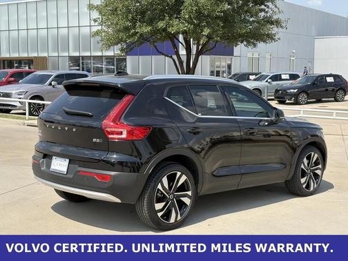 2025 Volvo XC40 B5 Plus Bright Theme