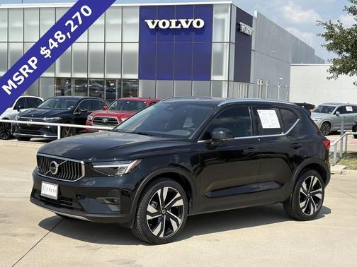 2025 Volvo XC40 B5 Plus Bright Theme
