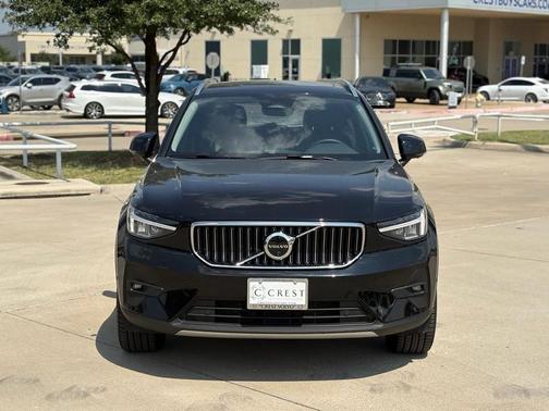 2025 Volvo XC40 B5 Plus Bright Theme