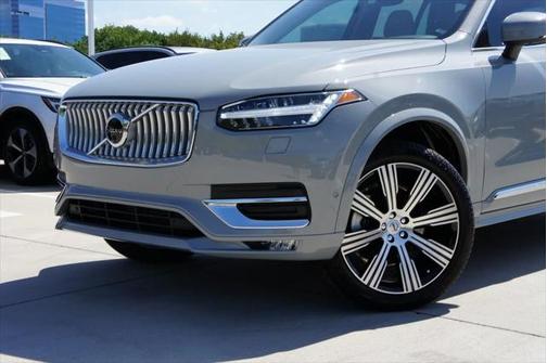 2025 Volvo XC90 B6 Plus 7-Seater