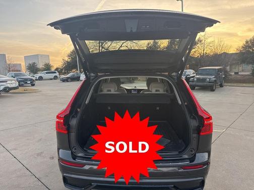 2023 Volvo XC60 B6 Ultimate Dark Theme