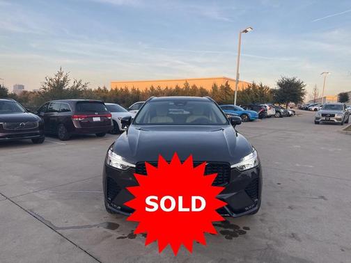 2023 Volvo XC60 B6 Ultimate Dark Theme