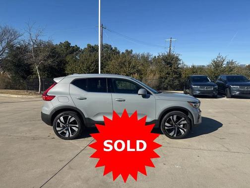 2025 Volvo XC40 B5 Plus Bright Theme