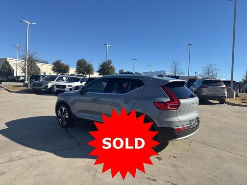 2025 Volvo XC40 B5 Plus Bright Theme