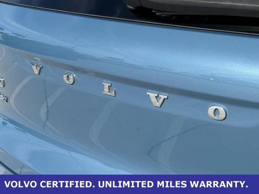 2023 Volvo XC40 Plus Bright Theme