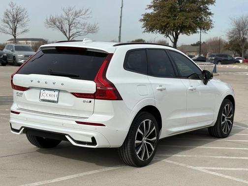2023 Volvo XC60 B6 Ultimate Dark Theme