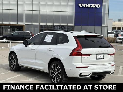 2023 Volvo XC60 B6 Ultimate Dark Theme