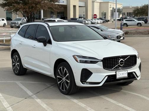 2023 Volvo XC60 B6 Ultimate Dark Theme