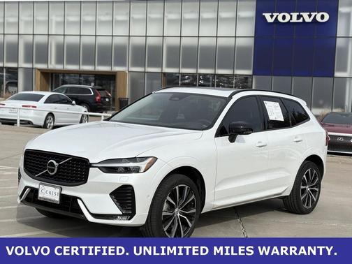 2023 Volvo XC60 B6 Ultimate Dark Theme