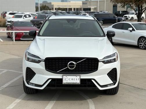 2023 Volvo XC60 B6 Ultimate Dark Theme